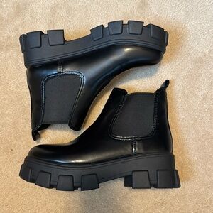 Black Chelsea Platform Boot